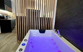 Ocean Black Jacuzzi